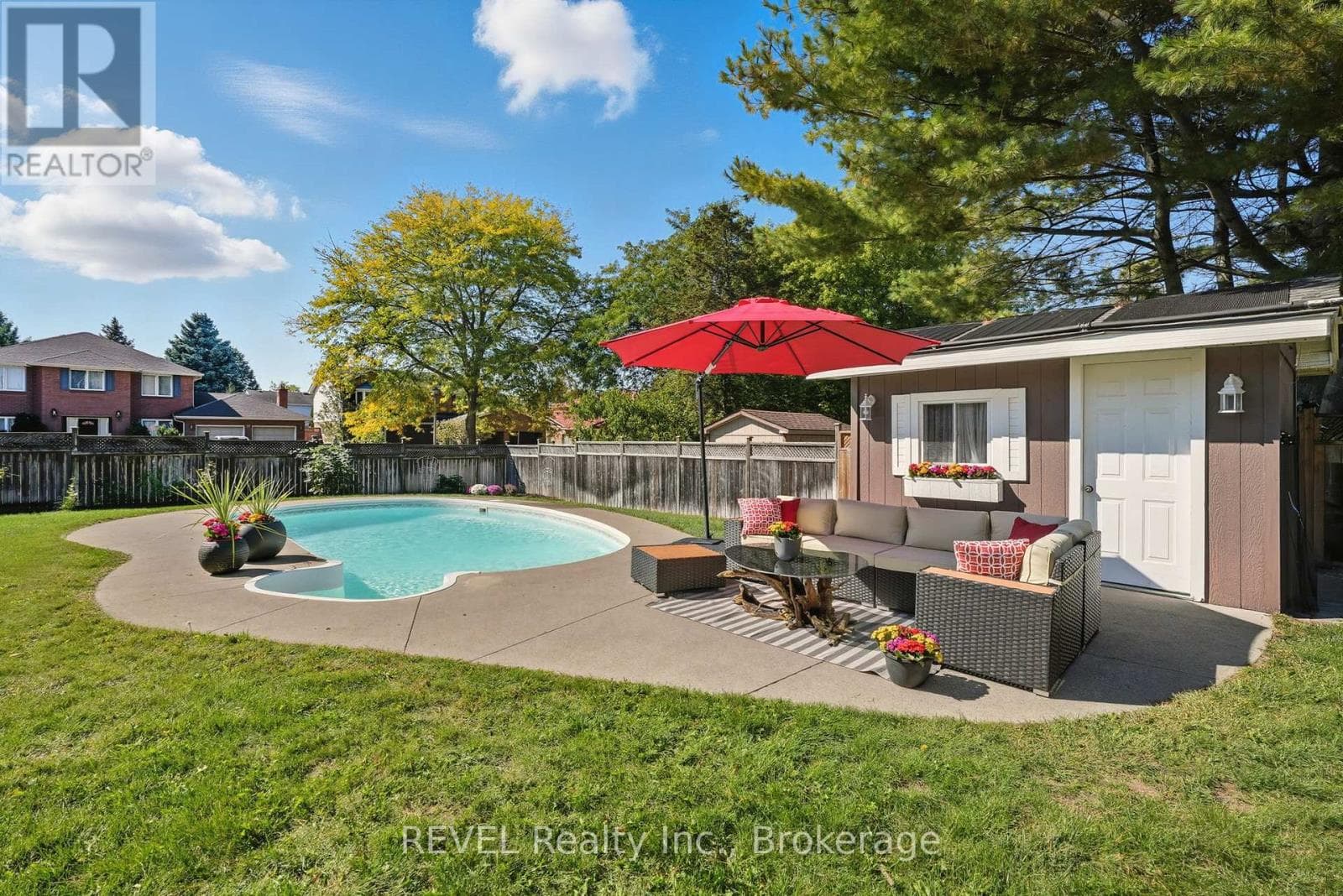 1 SPARTAN COURT — St. Catharines (Martindale Pond), Ontario - Main photo