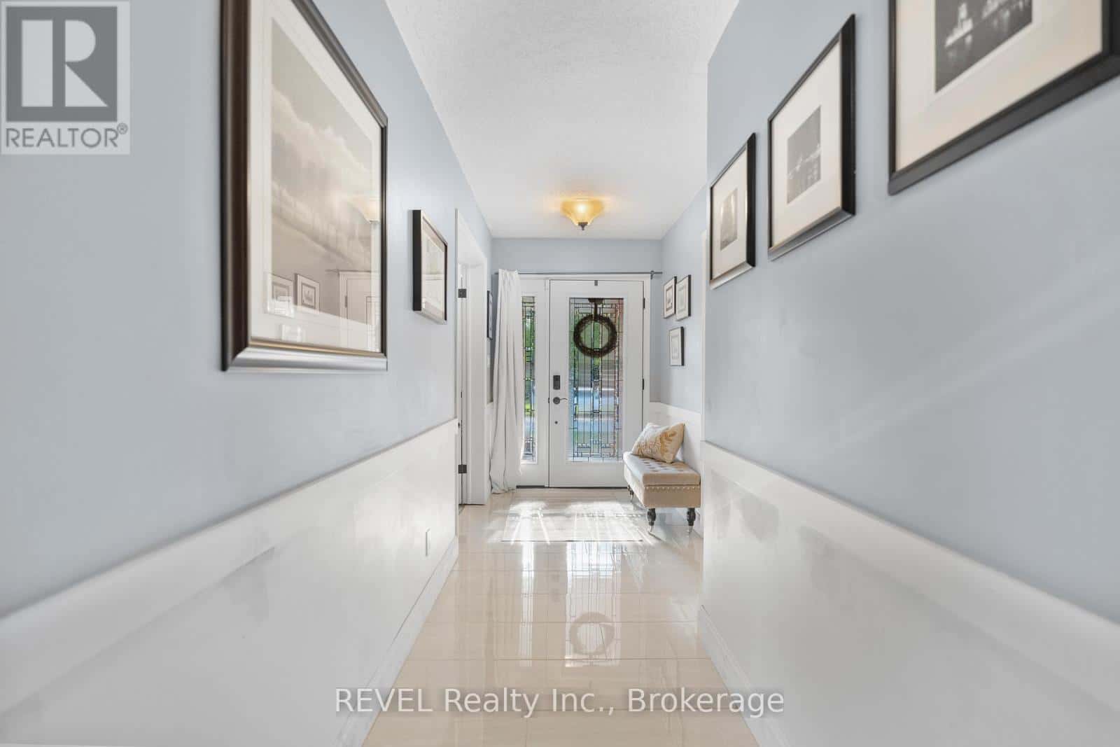 1 SPARTAN COURT — St. Catharines (Martindale Pond), Ontario - Photo 4 of 47