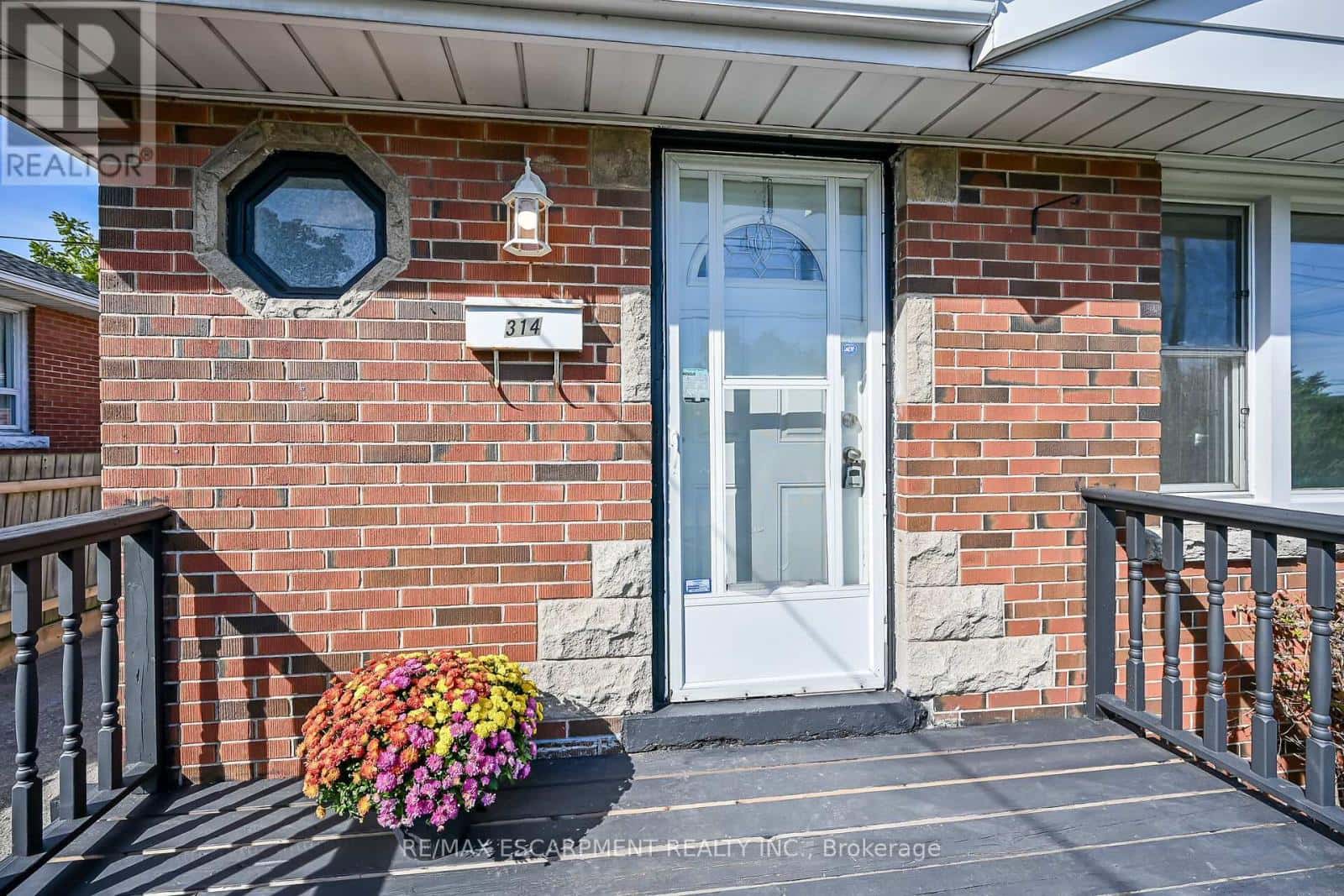 314 EAST 16TH STREET — Hamilton (Hill Park), Ontario - Photo 3 of 36