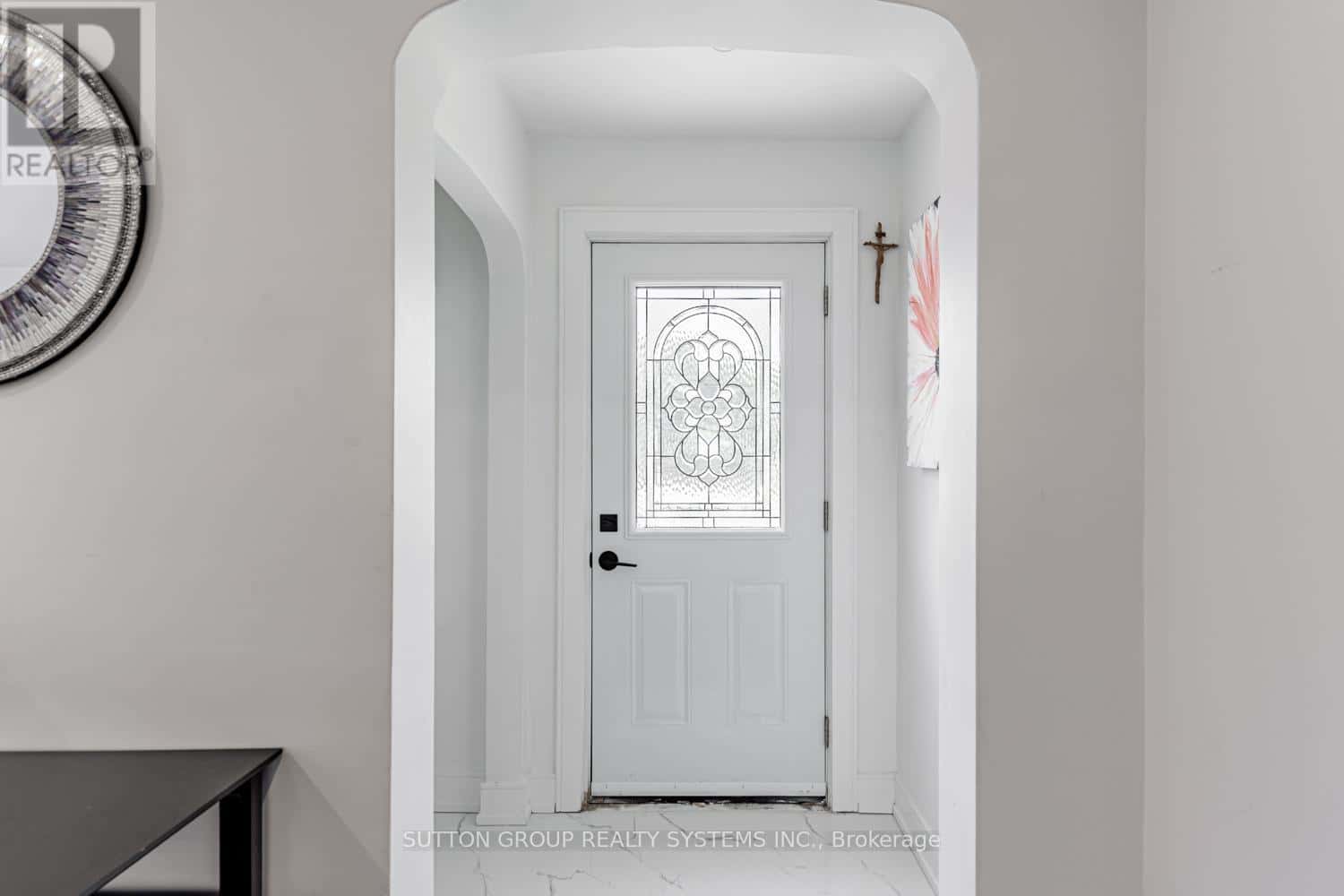 18493 HURONTARIO STREET — Caledon (Caledon Village), Ontario - Photo 4 of 39