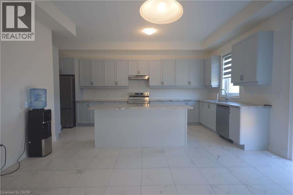 81 SETTLERS Crescent — Bradford, Ontario - Photo 5 of 25