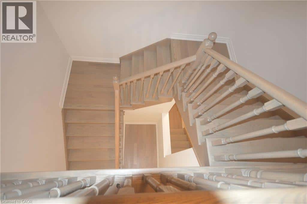 81 SETTLERS Crescent — Bradford, Ontario - Photo 2 of 25