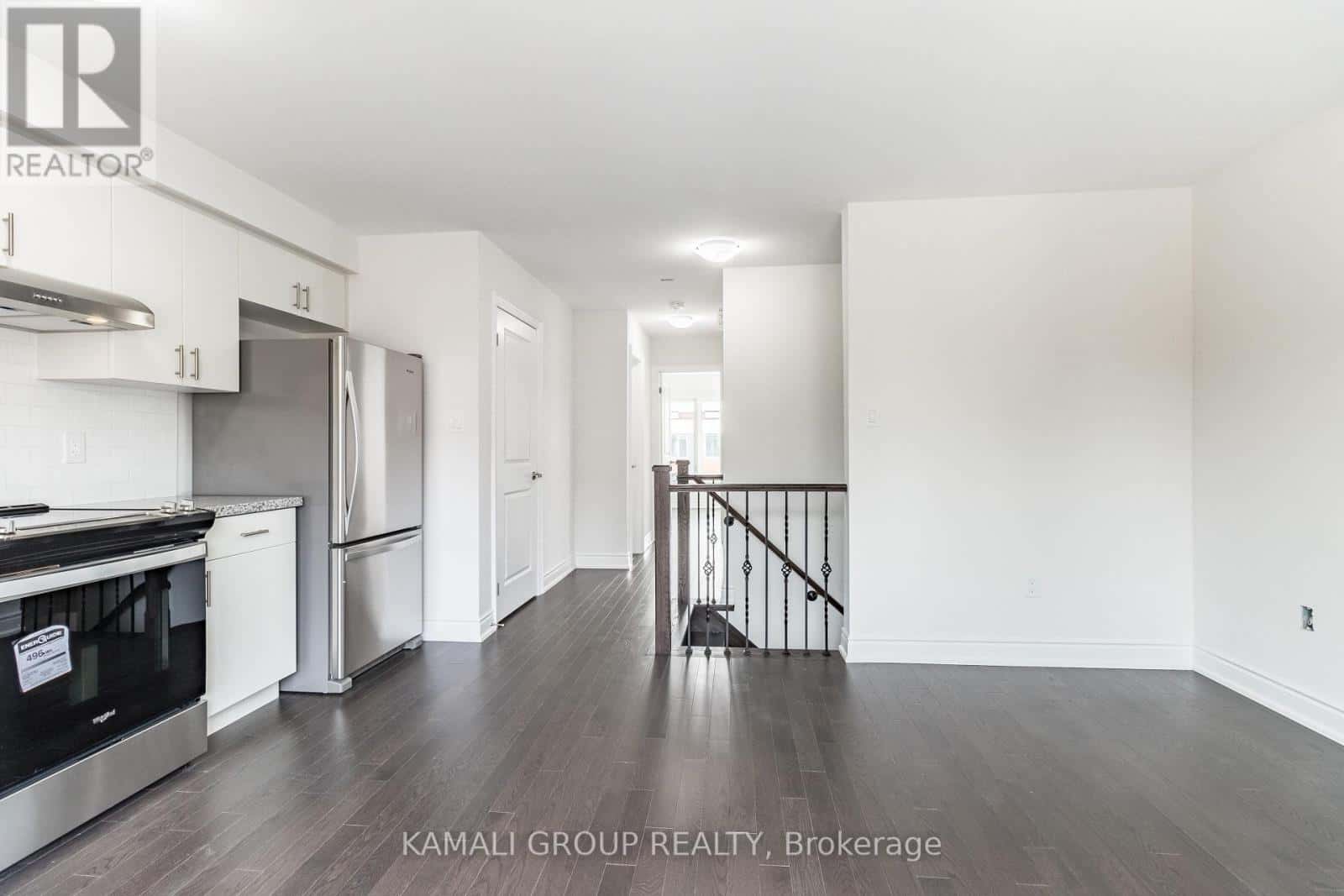 UPPER - 3 WILD ROSE GARDENS — Toronto (Rustic), Ontario - Photo 5 of 21