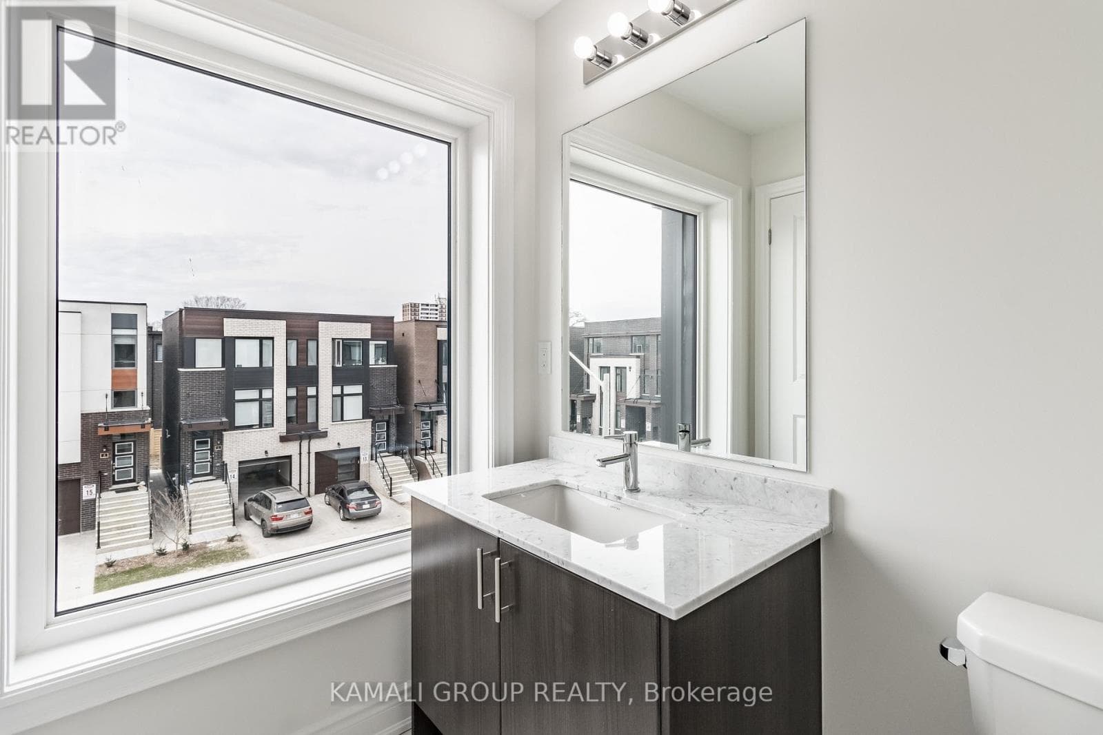 UPPER - 3 WILD ROSE GARDENS — Toronto (Rustic), Ontario - Main photo