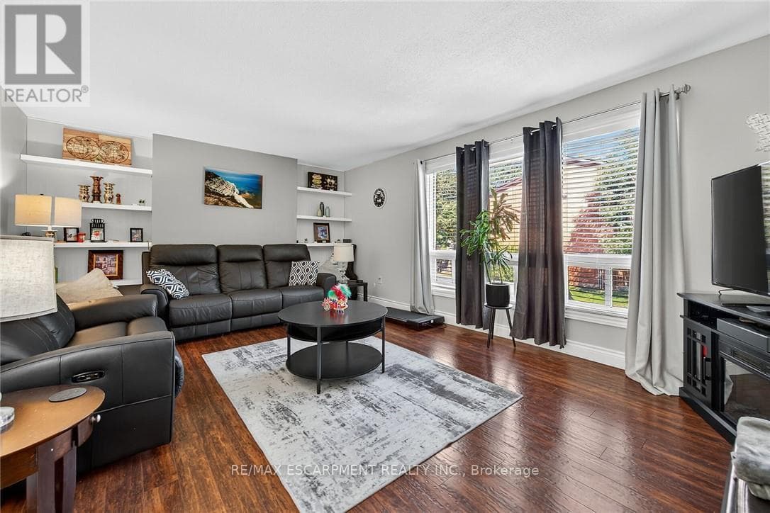 F8 - 500 STONE CHURCH ROAD W — Hamilton (Gilkson), Ontario - Main photo