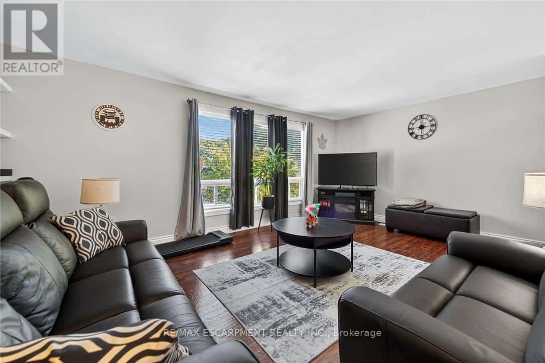 F8 - 500 STONE CHURCH ROAD W — Hamilton (Gilkson), Ontario - Photo 4 of 40