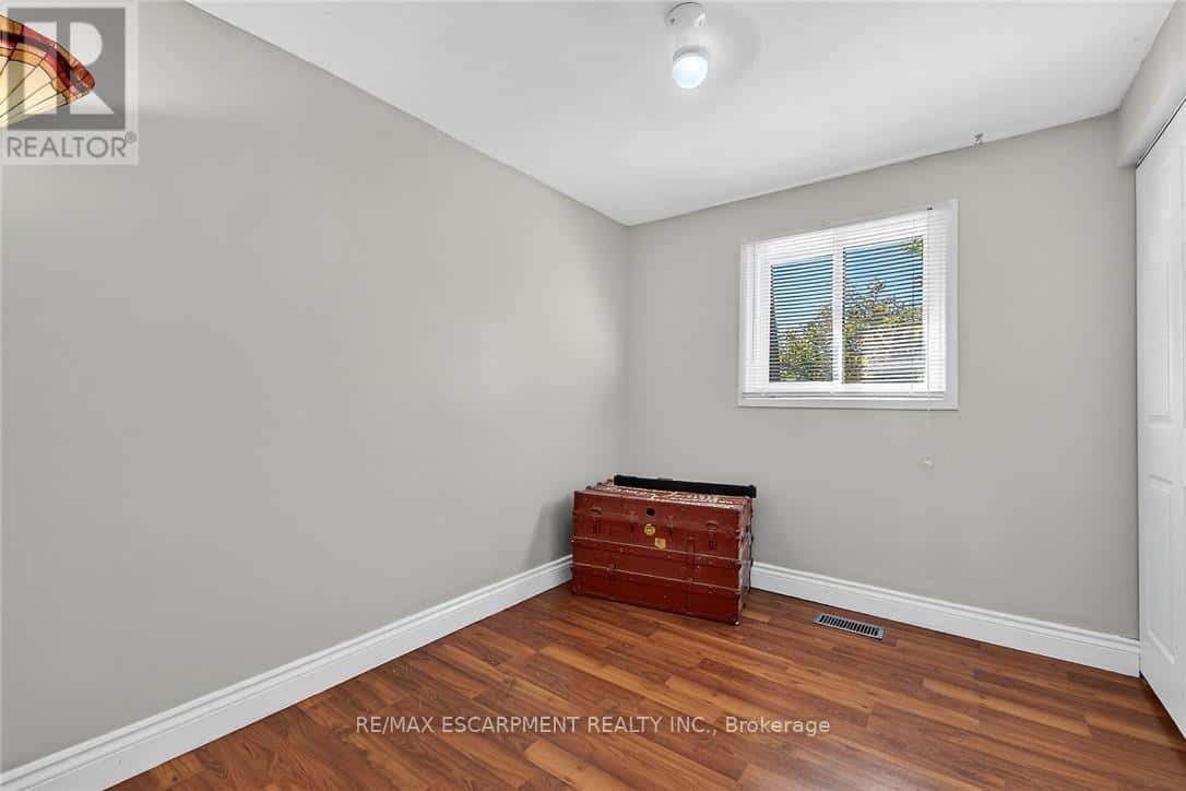 F8 - 500 STONE CHURCH ROAD W — Hamilton (Gilkson), Ontario - Photo 3 of 40