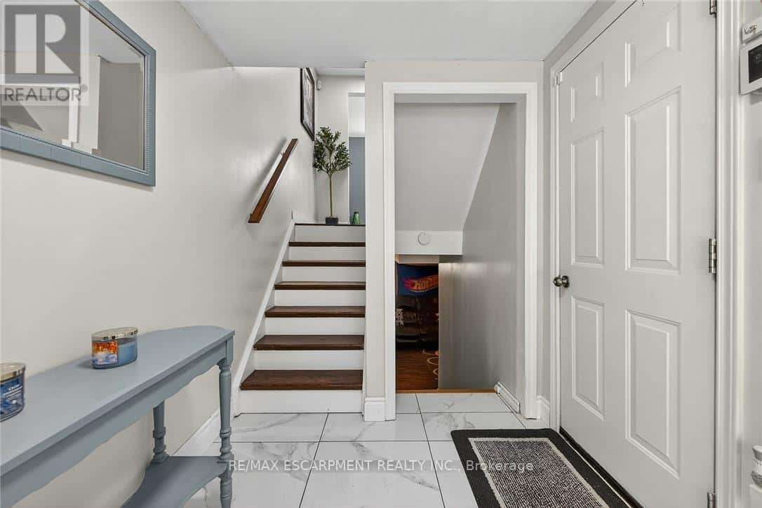 F8 - 500 STONE CHURCH ROAD W — Hamilton (Gilkson), Ontario - Photo 5 of 40