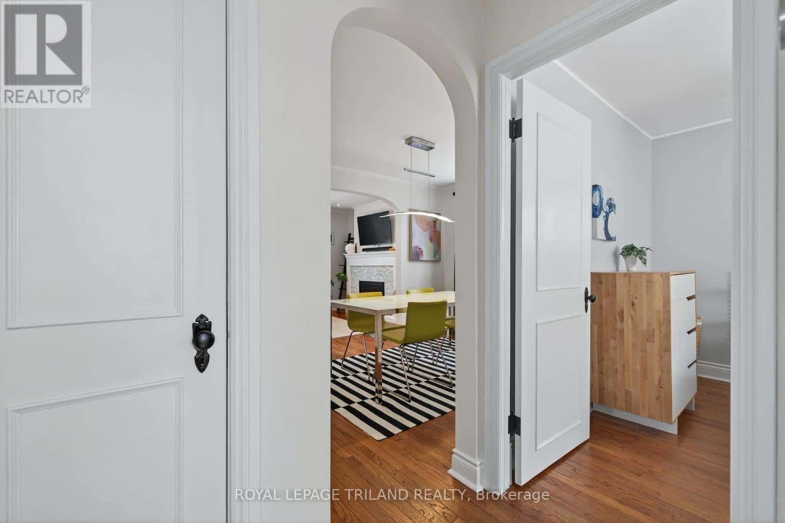 1345 LANGMUIR AVENUE — London East (East N), Ontario - Photo 5 of 48