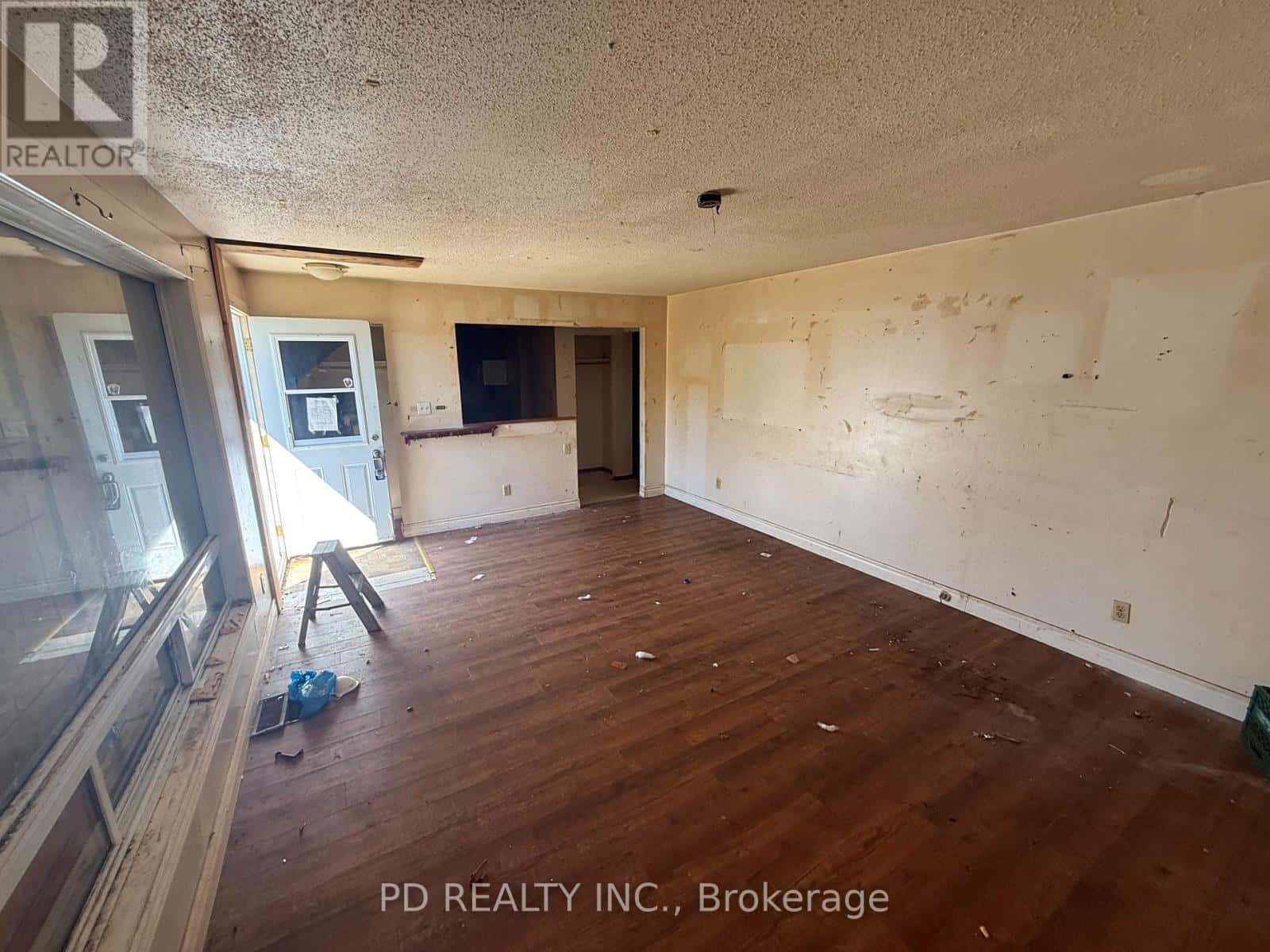 29 WILSON STREET — Laurentian Hills, Ontario - Photo 2 of 35