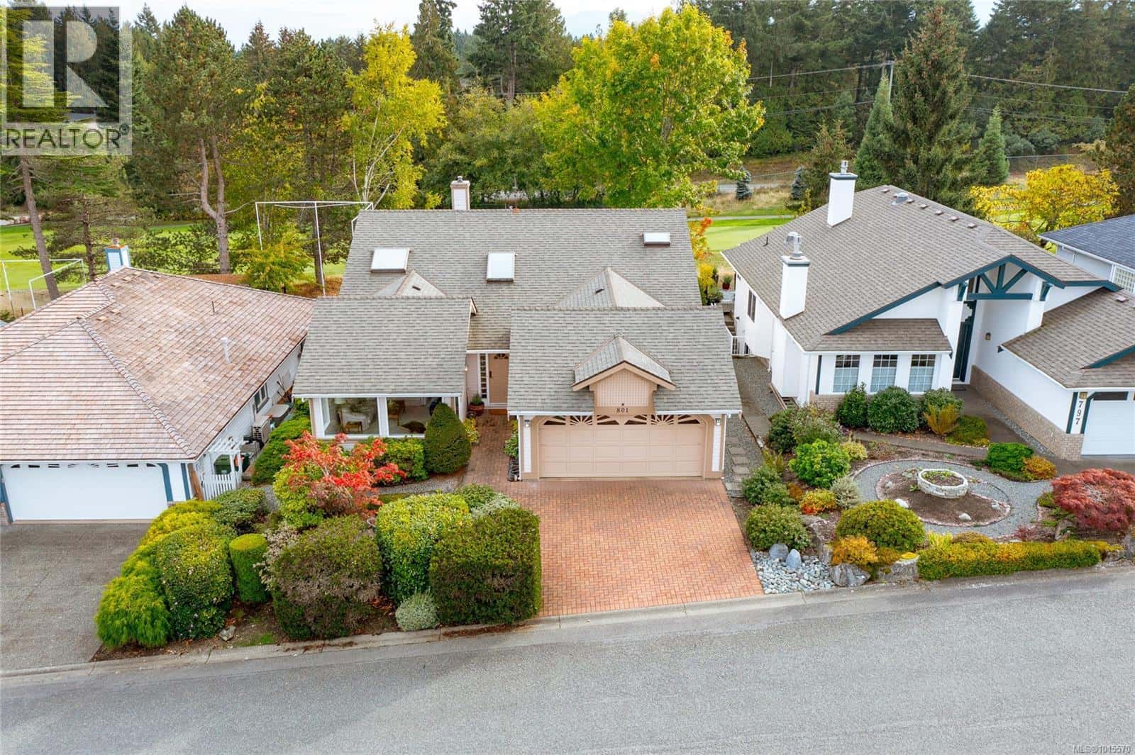 801 Country Club Dr — Cobble Hill, British Columbia - Photo 2 of 64