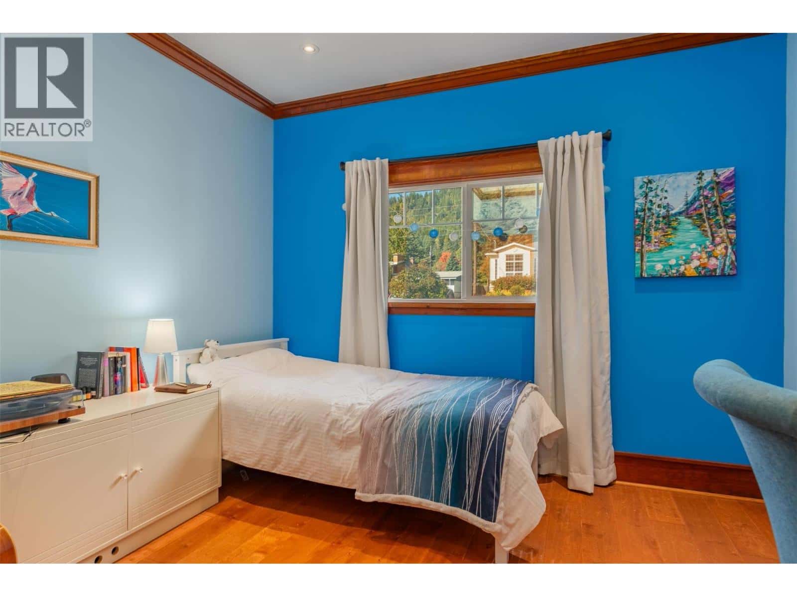 422 VIEW Street — Kaslo, British Columbia - Photo 2 of 82