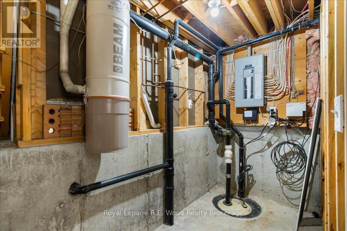 71 NORTH STREET W — Norwich (Otterville), Ontario - Photo 4 of 32