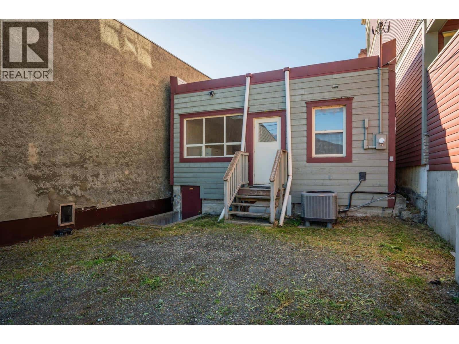 424 Front Street — Kaslo, British Columbia - Photo 5 of 40