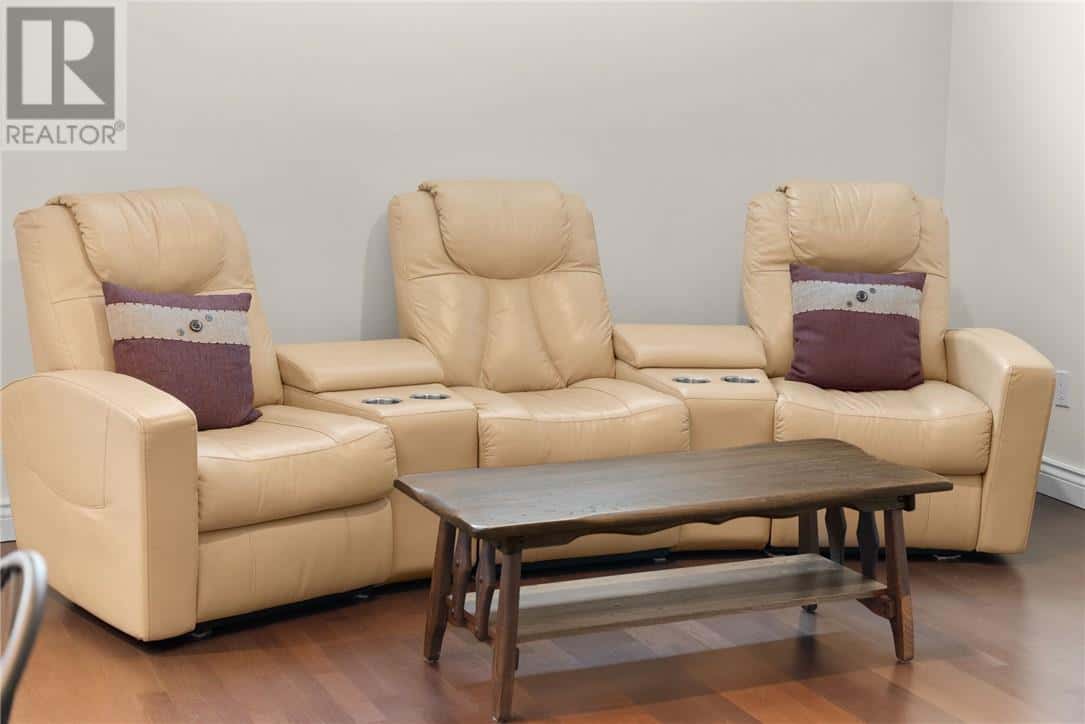 324 Albert — Azilda, Ontario - Photo 5 of 79