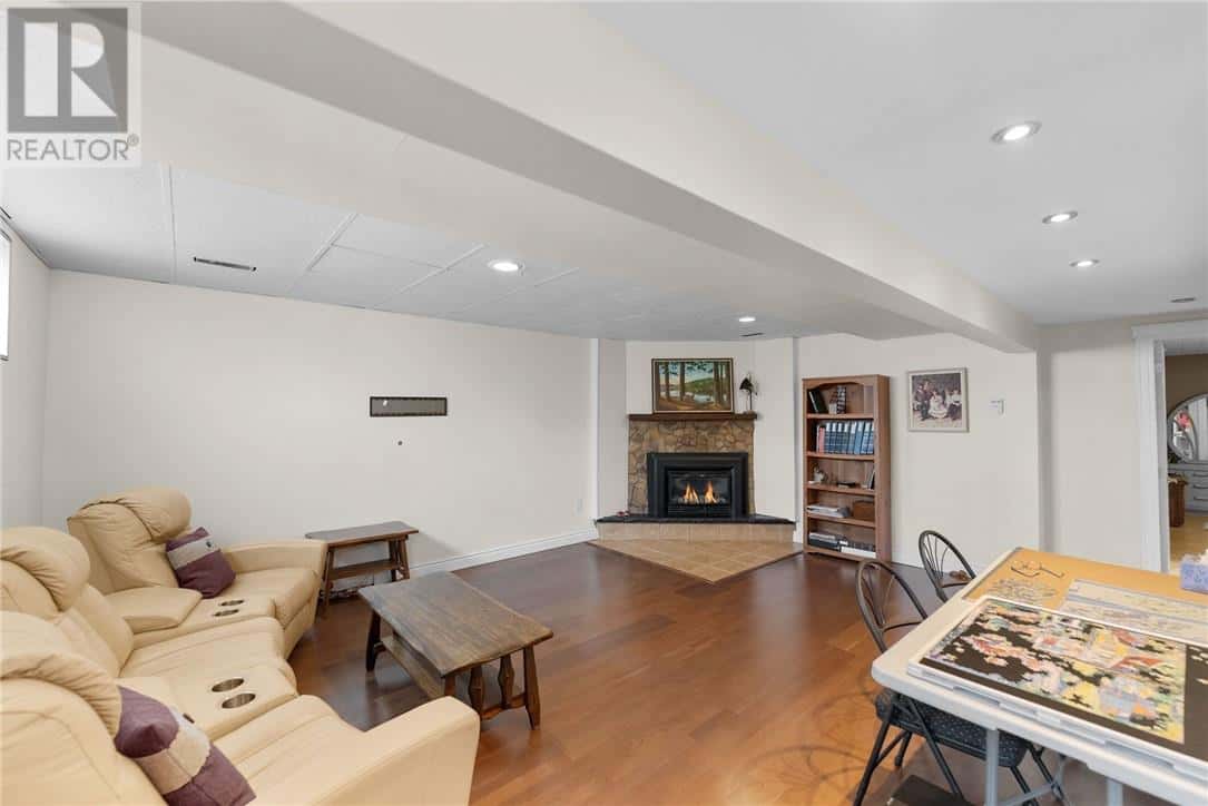 324 Albert — Azilda, Ontario - Photo 4 of 79