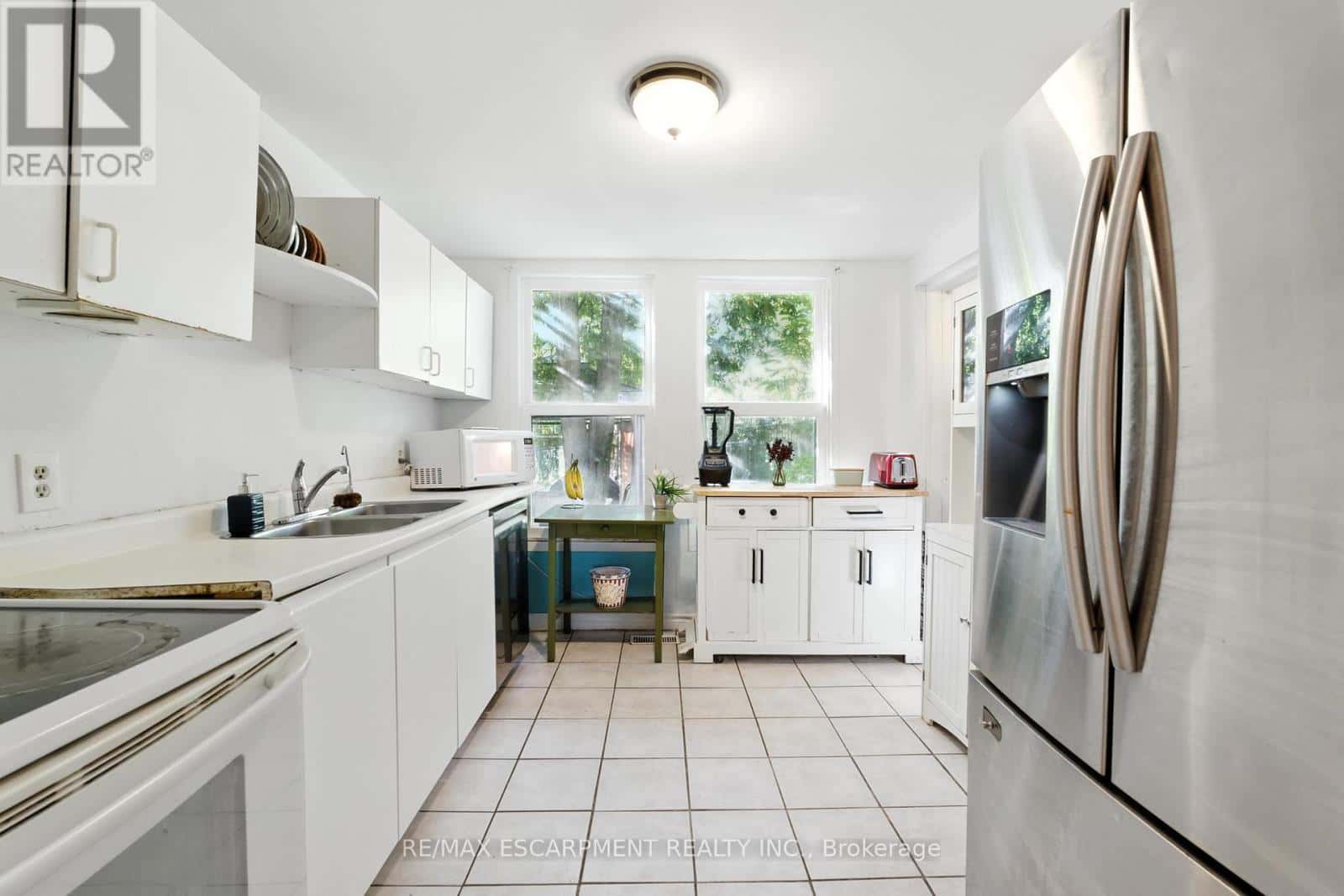 78 EAST 23RD STREET — Hamilton (Eastmount), Ontario - Photo 5 of 29