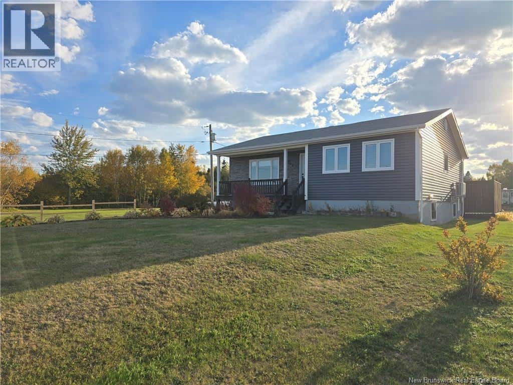 646 Principale — Pointe-Verte, New Brunswick - Photo 4 of 44