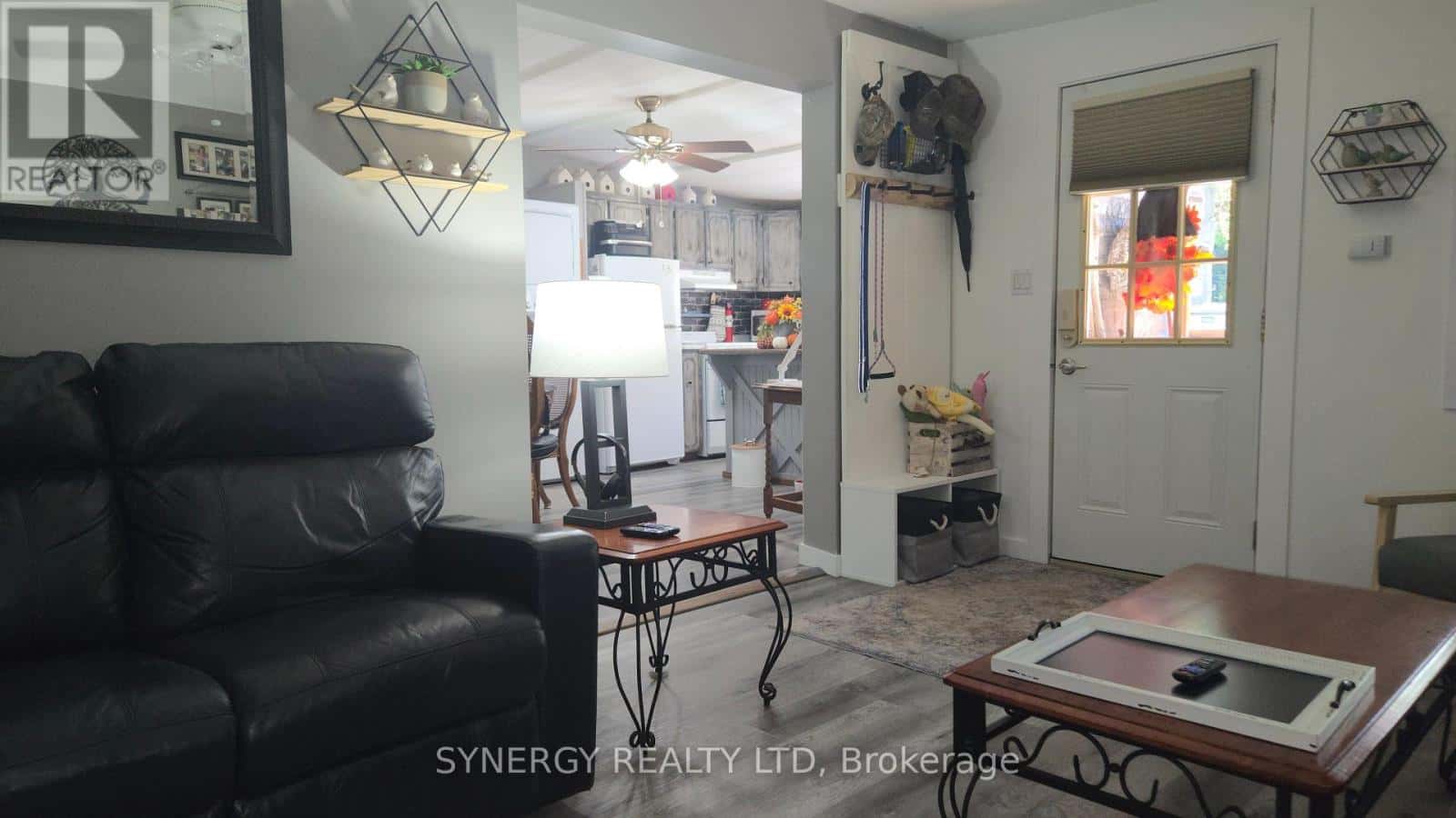 24749 PARK STREET — Strathroy-Caradoc (SW), Ontario - Photo 3 of 28