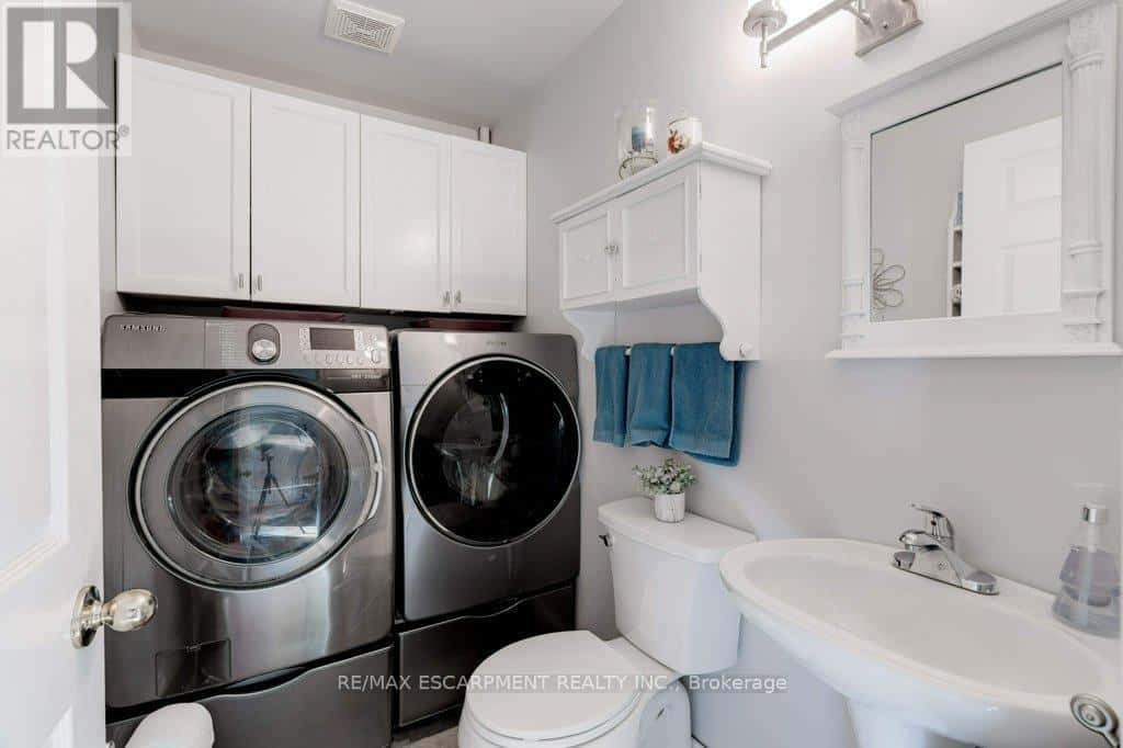 37 WEST AVENUE — Hamilton (Winona), Ontario - Photo 3 of 42