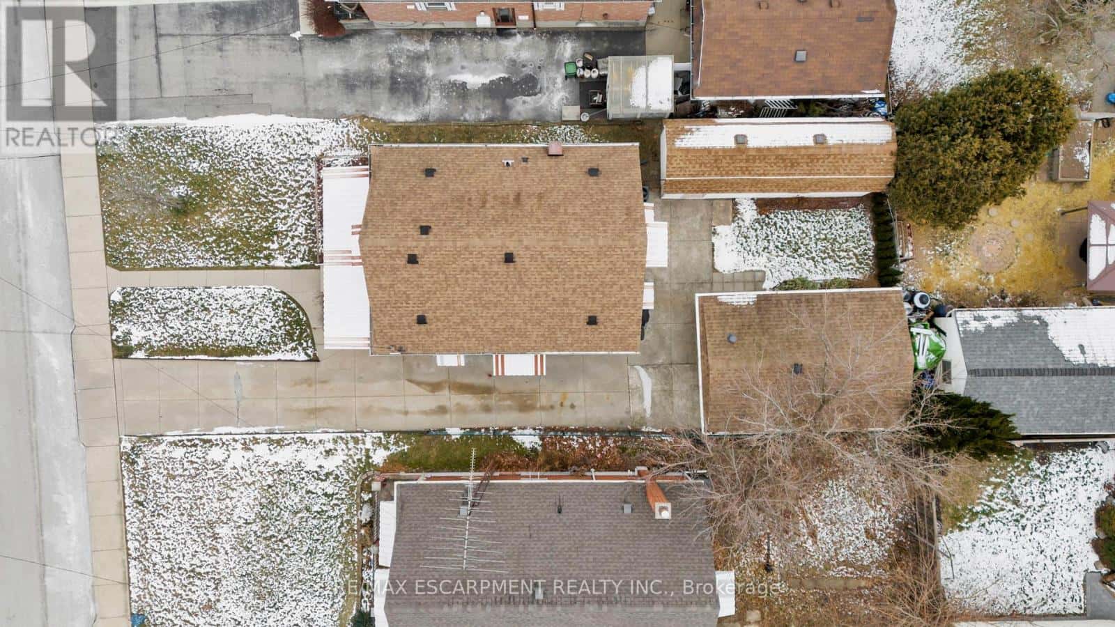 131 EAST 42ND STREET — Hamilton (Sunninghill), Ontario - Photo 3 of 45