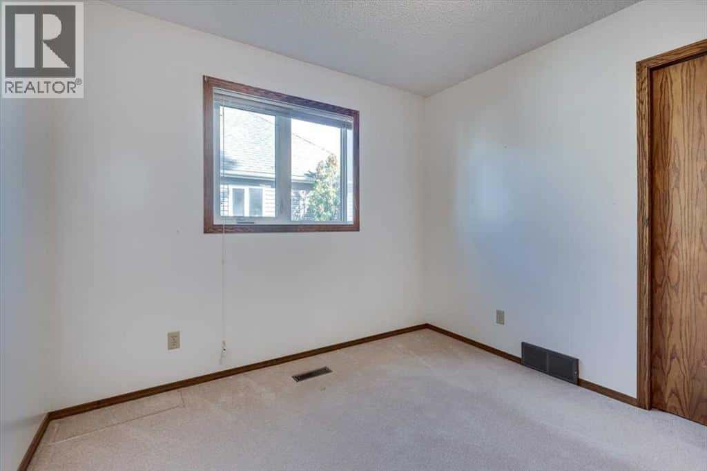 433 Regal Crescent — Trochu, Alberta - Photo 2 of 50