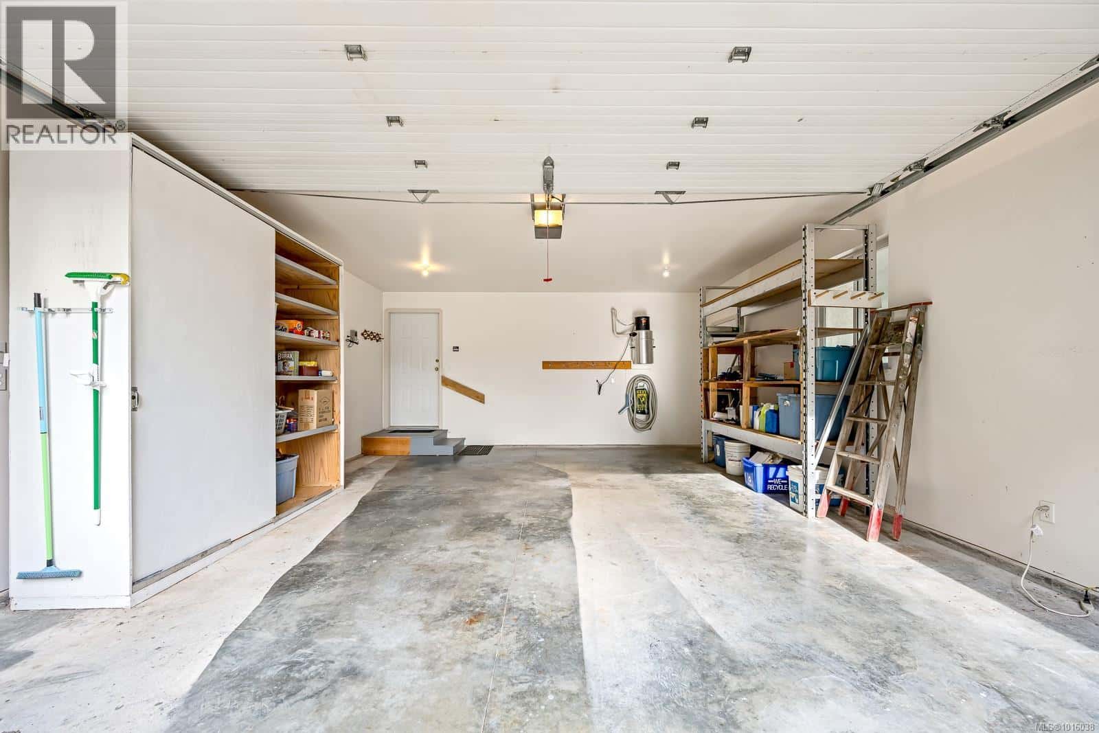 1294 WILLIAMS BEACH Rd — Black Creek, British Columbia - Photo 5 of 68