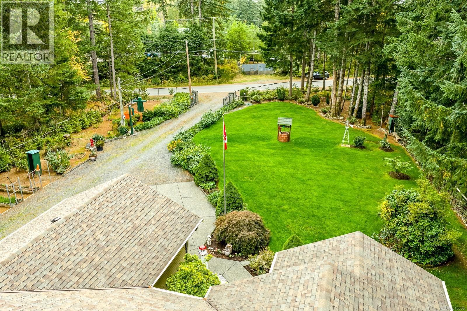 1294 WILLIAMS BEACH Rd — Black Creek, British Columbia - Main photo