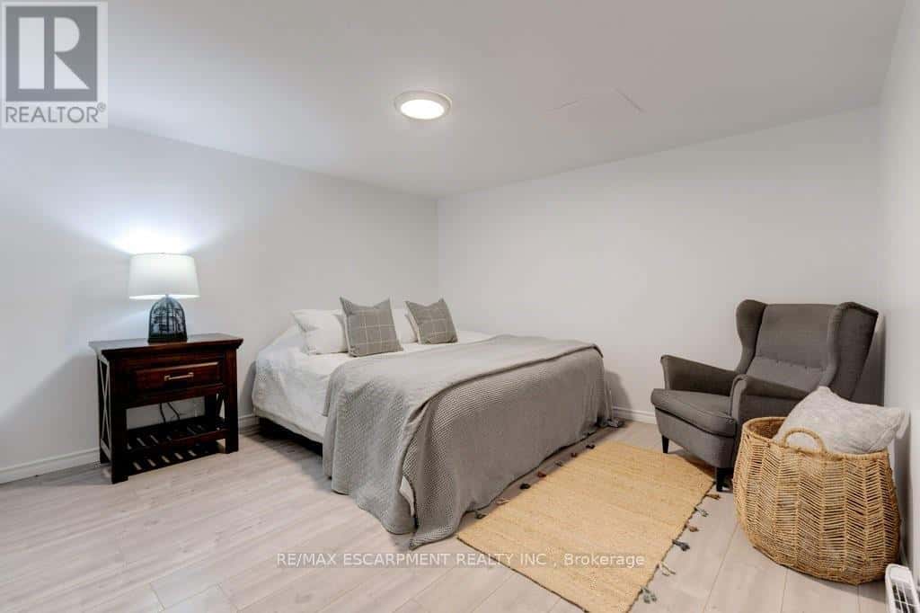 636 WEST OVAL DRIVE — Burlington (Bayview), Ontario - Photo 3 of 49