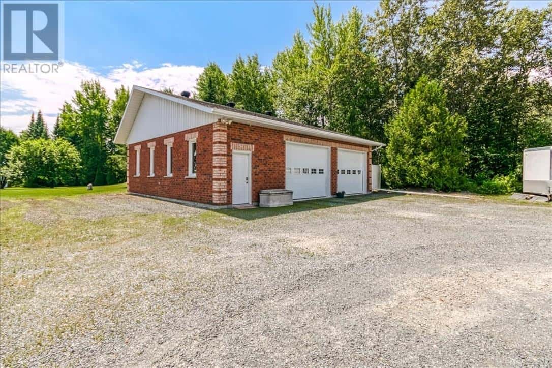 2234 Fire Route P — Azilda, Ontario - Photo 4 of 50