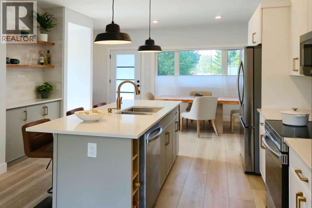 5, 2102 131 Street — Blairmore, Alberta - Photo 3 of 38