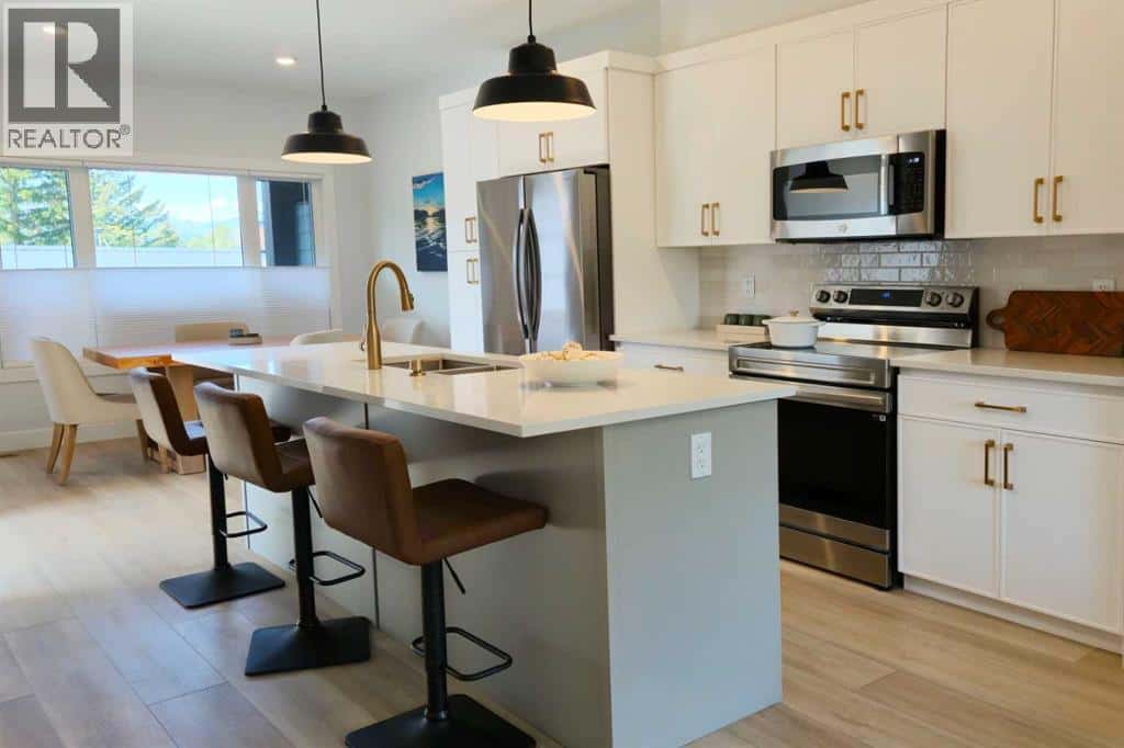 5, 2102 131 Street — Blairmore, Alberta - Photo 4 of 38