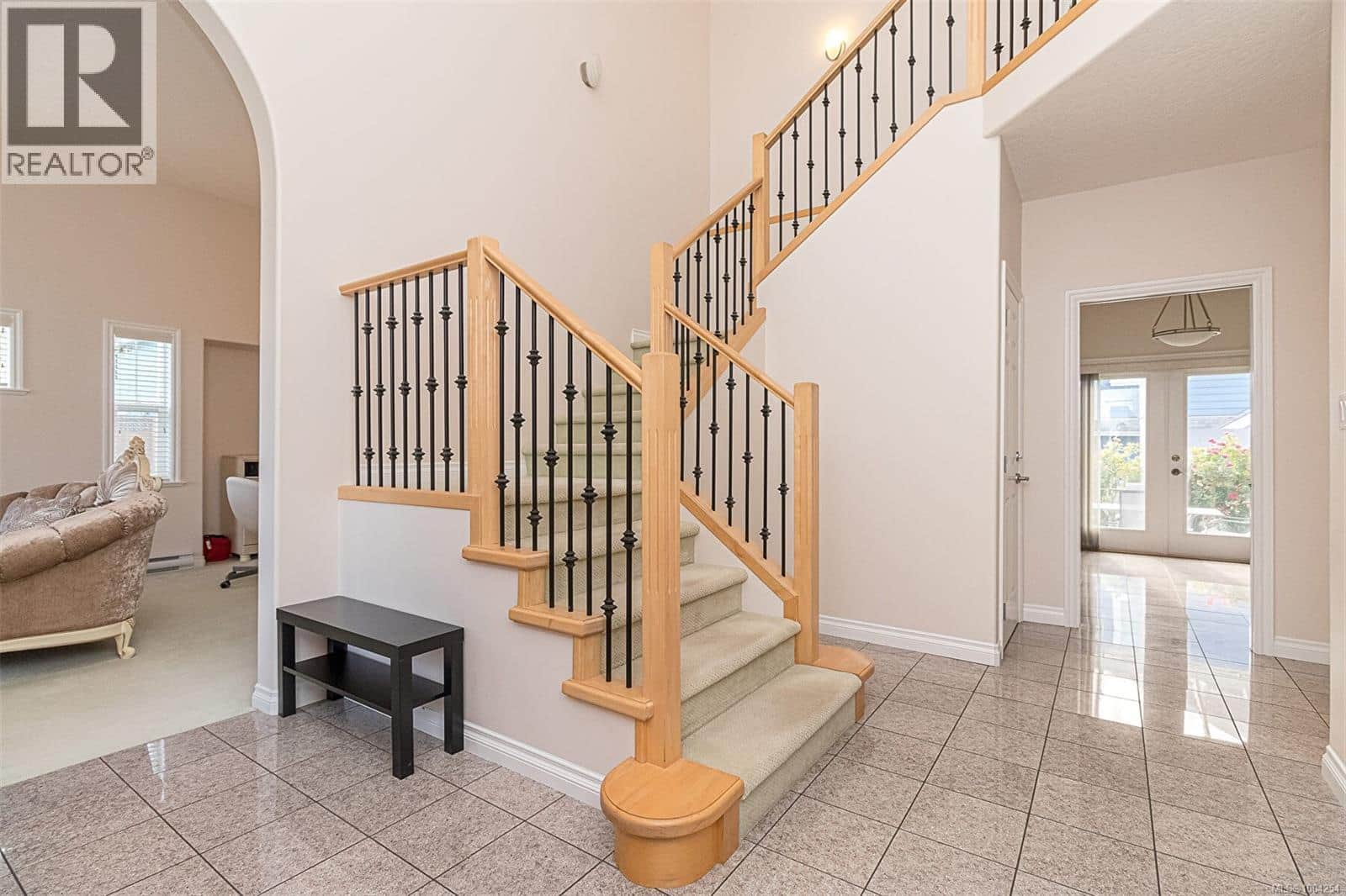 1734 Mamich Cir - Photo 3 of 25, Saanich, British Columbia