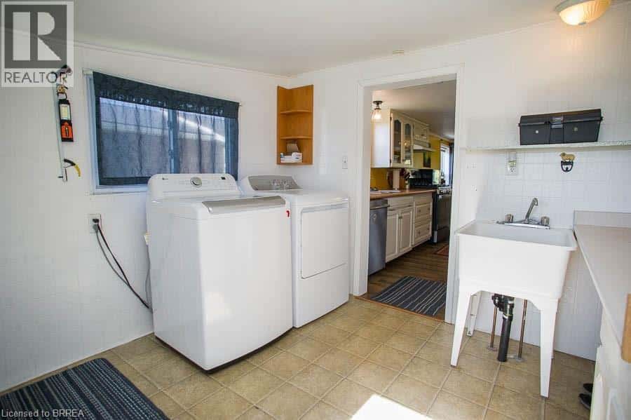 38 QUEEN Street W — St. Williams, Ontario - Photo 5 of 33