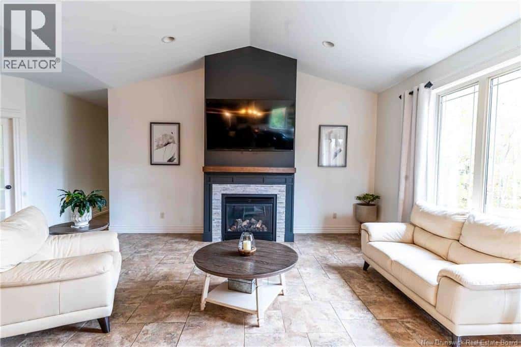 120 Anabelle Crescent — Lutes Mountain, New Brunswick - Photo 4 of 36