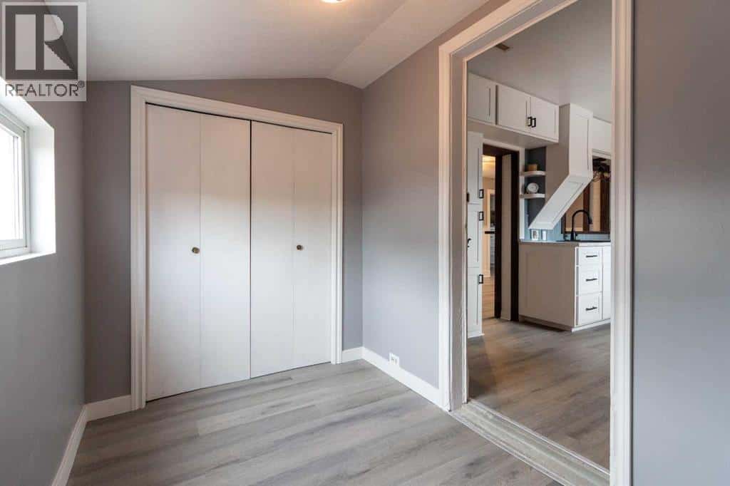 80 Pacific Avenue — Irvine, Alberta - Photo 4 of 42