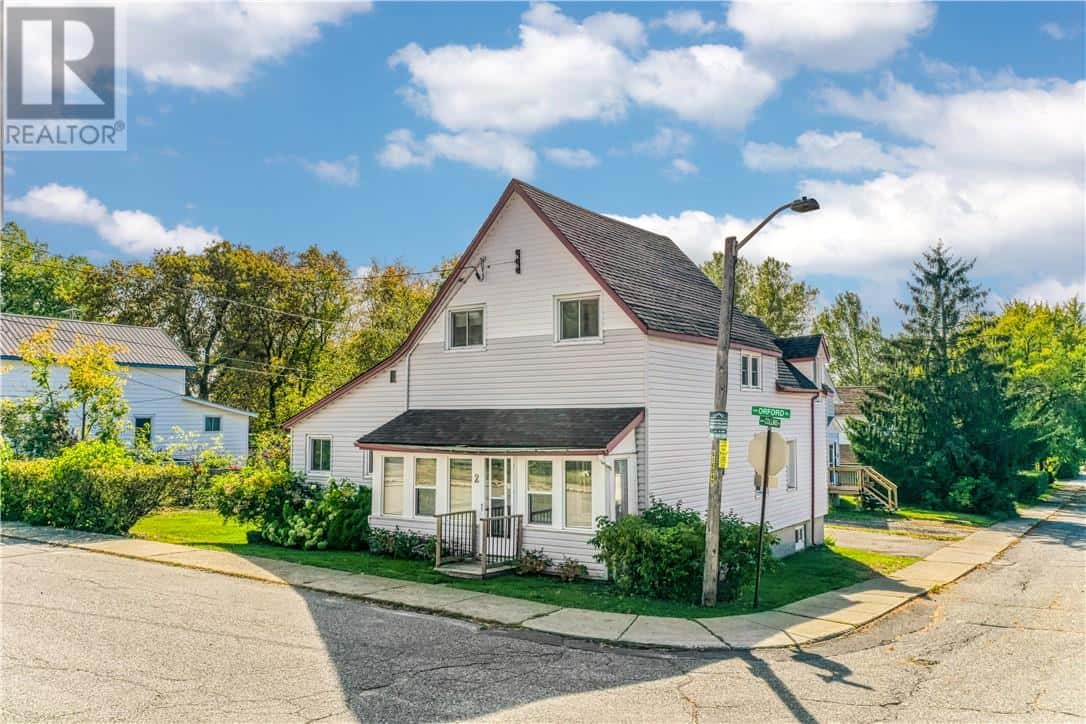 2 Orford — Copper Cliff, Ontario - Photo 3 of 38