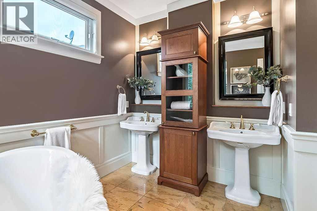 35 Summit Pointe Drive — Heritage Pointe, Alberta - Photo 4 of 46