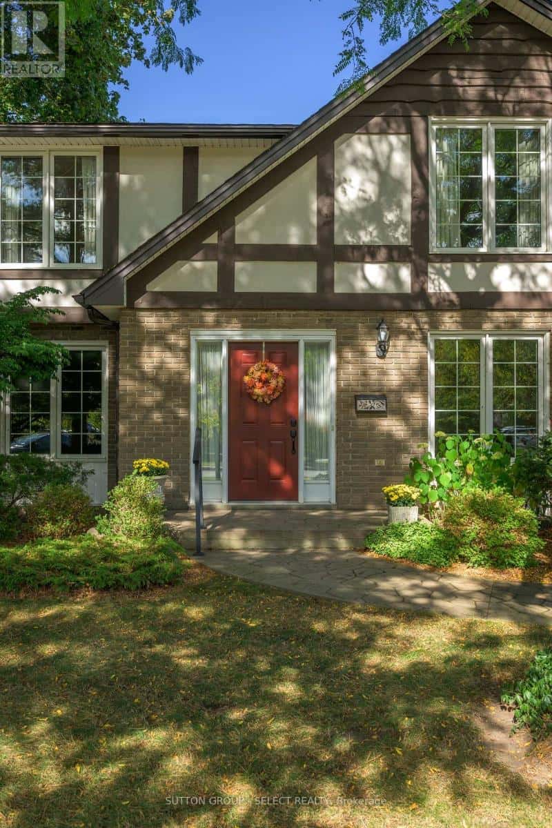 77 HAMPTON COURT — London North (North Q), Ontario - Photo 4 of 47