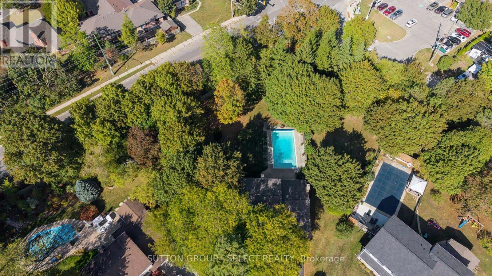 77 HAMPTON COURT — London North (North Q), Ontario - Photo 5 of 47