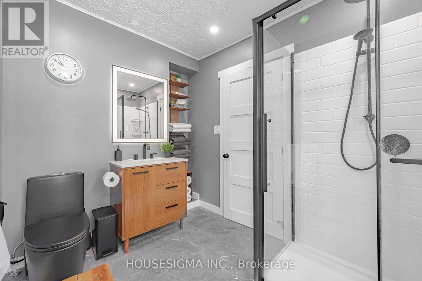 26 PARK STREET — Clarington (Orono), Ontario - Photo 2 of 45