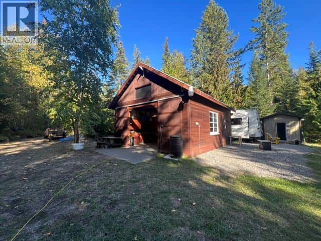 3720 and 3770 Foster Road — Wynndel, British Columbia - Photo 4 of 33