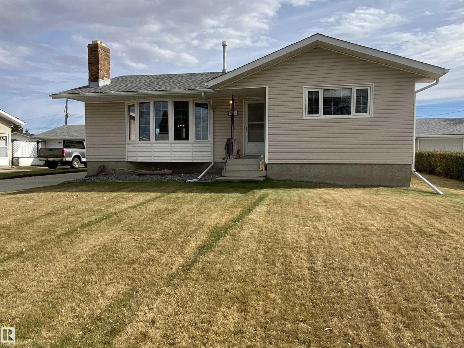 4719 47 ST — Gibbons, Alberta - Main photo
