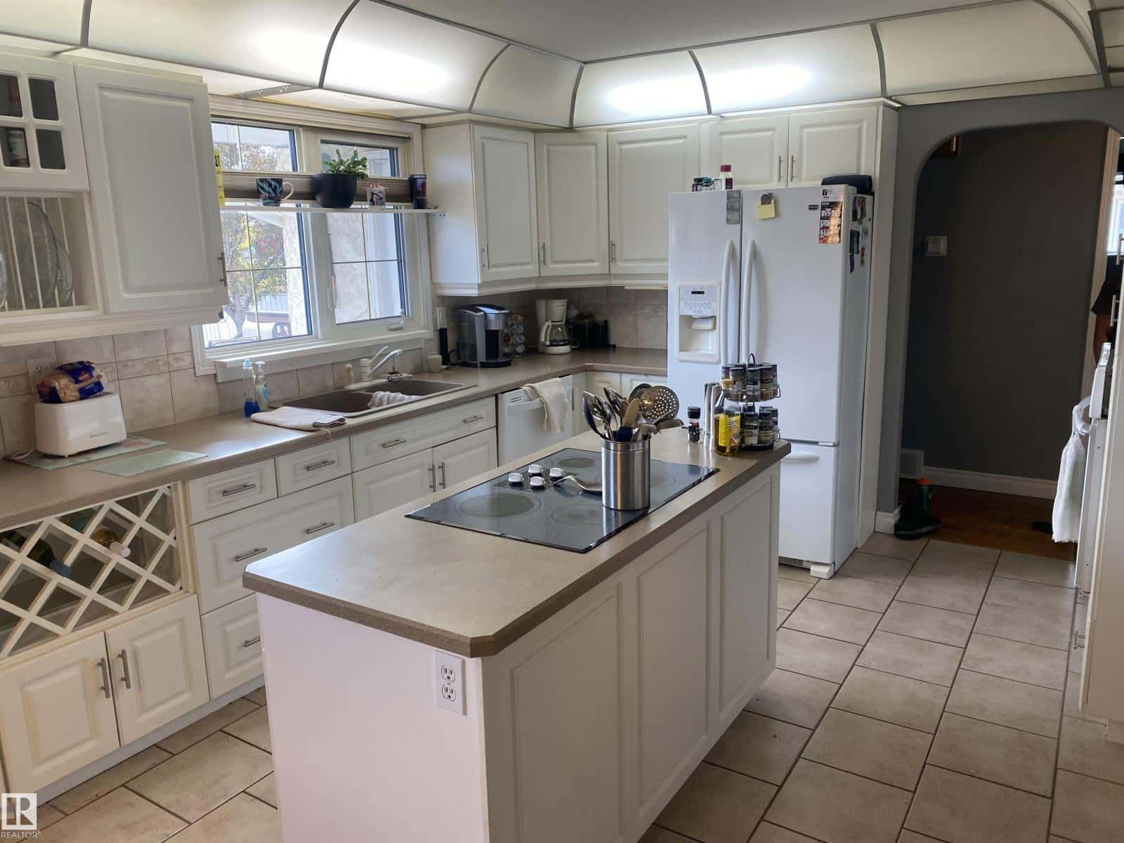 4719 47 ST — Gibbons, Alberta - Photo 3 of 40