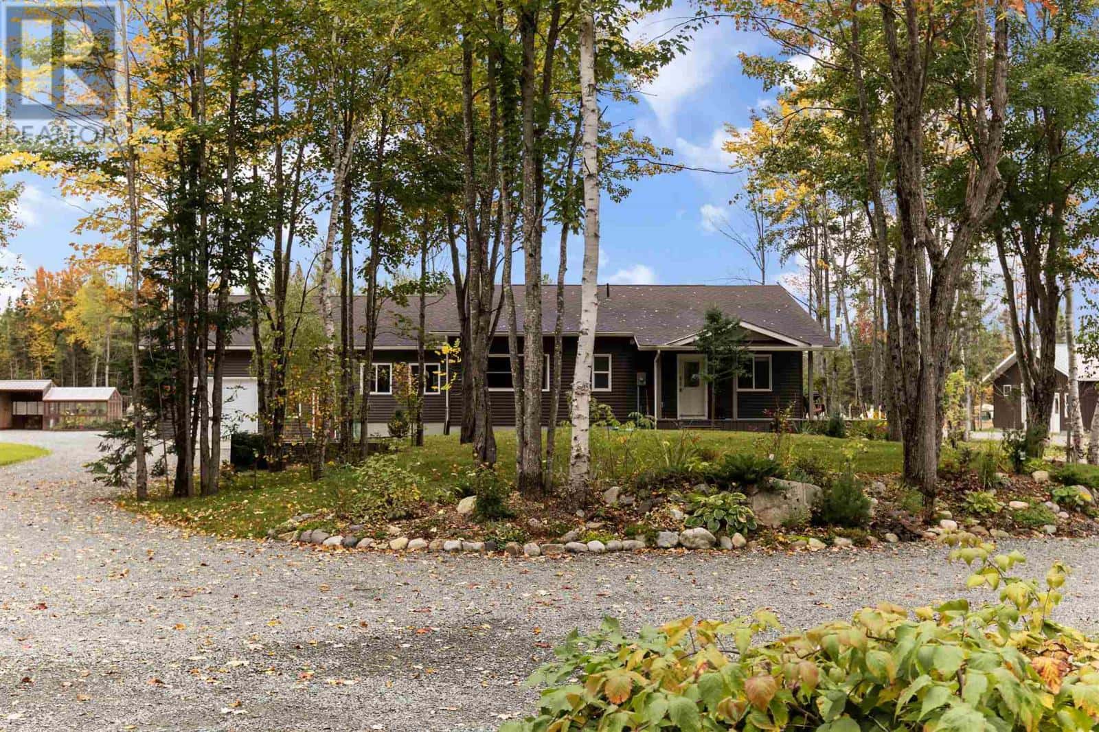 33 Pine Shores RD — Goulais River, Ontario - Photo 2 of 49