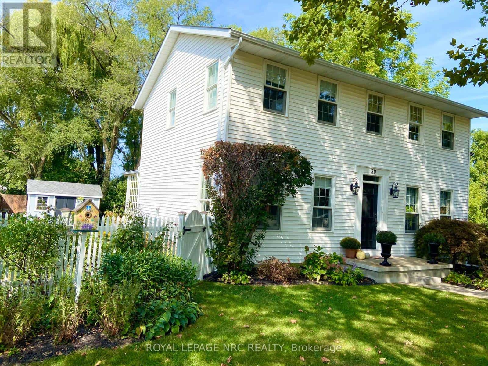 20 DUMFRIES STREET — Niagara-on-the-Lake (Queenston), Ontario - Photo 2 of 35