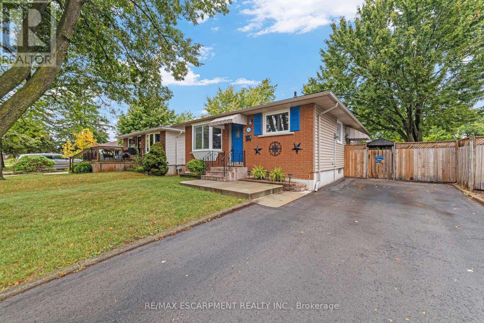 111 BOSTON CRESCENT — Hamilton (Berrisfield), Ontario - Photo 3 of 32