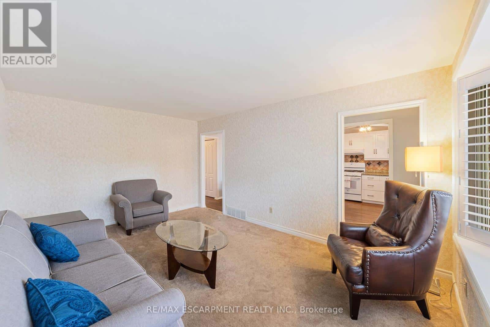 111 BOSTON CRESCENT — Hamilton (Berrisfield), Ontario - Photo 5 of 32