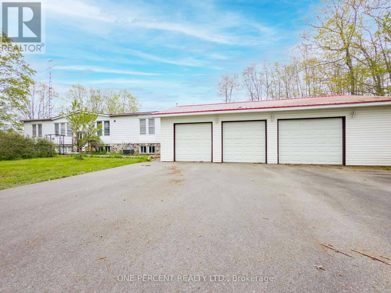 19656 LOYALIST PARKWAY — Prince Edward County (Hillier Ward), Ontario - Photo 3 of 36