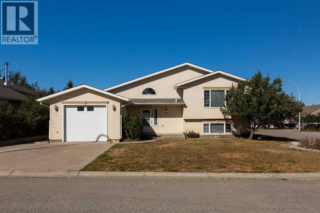 1243 Tumblewood Avenue — Pincher Creek, Alberta - Main photo